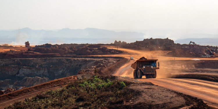 Minério de ferro sobe com promessa de Xi de fortalecer economia da China