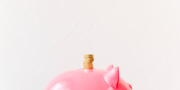 Como juntar R$ 20 mil em um ano? Saiba quanto poupar por mês para chegar lá