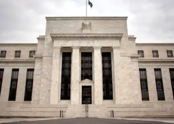 Fed mantém juro alto para impulsionar redução da inflação