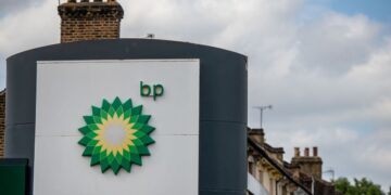 BP supera expectativas de lucro do 4º tri de 2023 e anuncia processo de simplificação na empresa