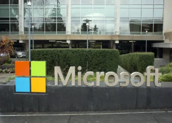 Microsoft registra lucro acima das expectativas, mas ações sofrem queda
