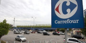 Carrefour tem prejuízo de meio bilhão no 4º trimestre