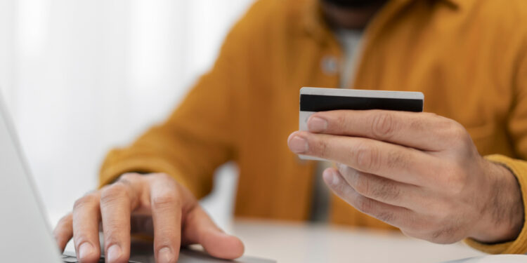 Conheça o “Click to Pay”, nova forma de pagamento que promete facilitar suas compras on-line