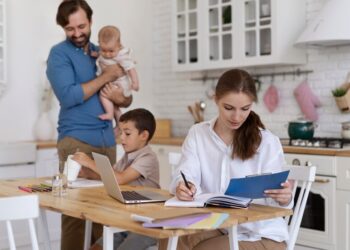Vai empreender ou já é empreendedora? Confira dicas para conciliar o trabalho, família e bem-estar