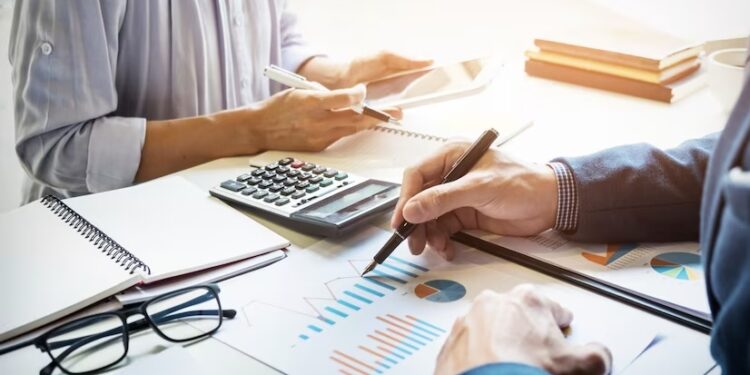 Controle financeiro: aprenda a reduzir gastos e evitar dívidas
