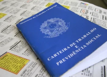 Taxa de desemprego no Brasil fica estacionada em 7,6% no 4º tri