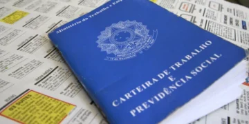 Taxa de desemprego no Brasil fica estacionada em 7,6% no 4º tri
