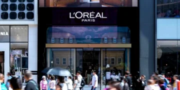 Após lucro abaixo do esperado no quarto trimestre, ações da L’Oréal caem e herdeira perde US$ 7 bi