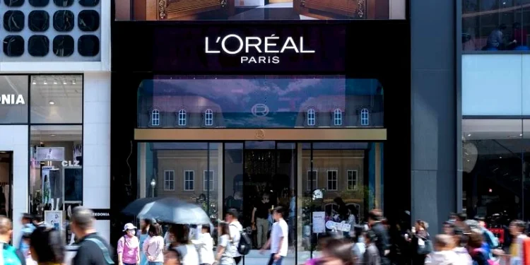 Após lucro abaixo do esperado no quarto trimestre, ações da L’Oréal caem e herdeira perde US$ 7 bi
