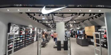 Nike vai demitir 1,6 mil funcionários para cortar custos, diz jornal