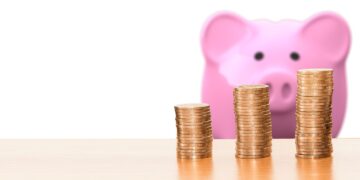 Cofrinho recheado: conheça 7 dicas para economizar dinheiro neste ano