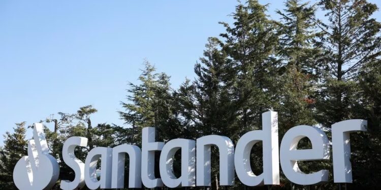 Santander corta 320 empregos nos EUA e reforça foco em operações digitais