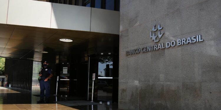 Brasil está muito bem posicionado para receber investimento, analisa diretor do BC