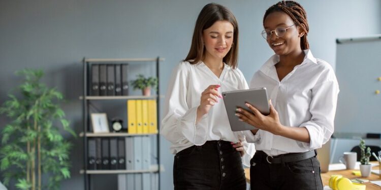 Mês das Mulheres: 12 executivas compartilham desafios enfrentados no mercado de trabalho