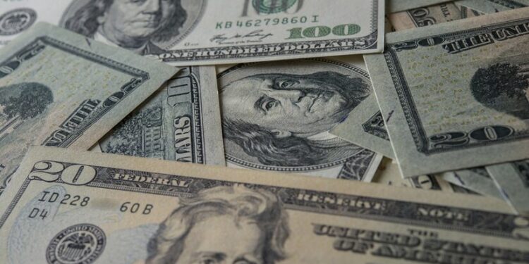 Fed mantém taxa básica de juros, mas prevê mais três cortes em 2024