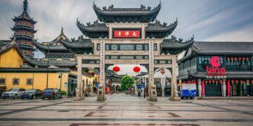China promete ‘transformar’ economia e estabelece meta ambiciosa de PIB