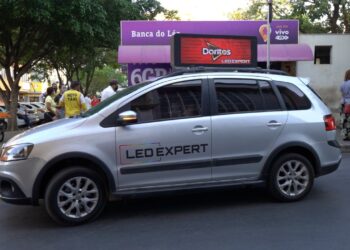 Nordeste inova: Motoristas de táxi e aplicativos encontram nova fonte de renda com anúncios em Telas de LED