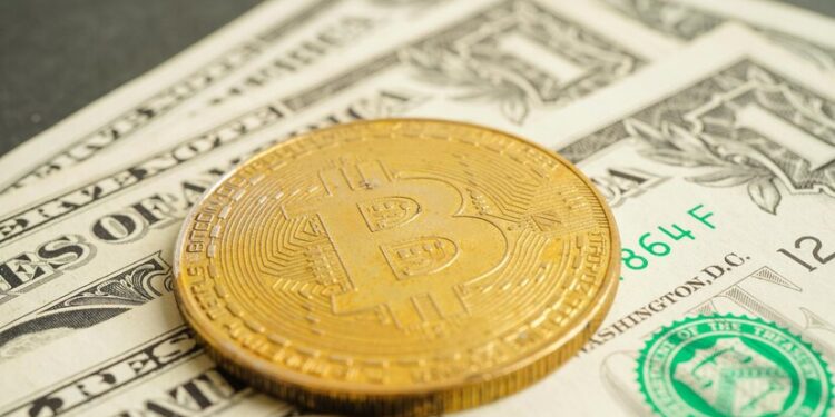 Disparada do Bitcoin cria 1.500 milionários por dia; entenda