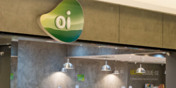 Oi (OIBR3) ganha mais tempo para enquadrar preço acima de R$ 1 e vai propor novo grupamento de ações