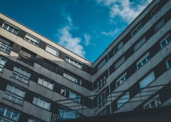 Alugar imóvel ou investir em fundos imobiliários? Veja qual é mais rentável