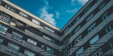 Alugar imóvel ou investir em fundos imobiliários? Veja qual é mais rentável