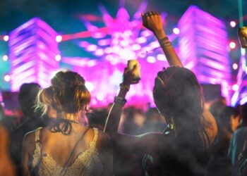 Experiência sustentável e copo exclusivo e reutilizável são apostas da Coca-Cola para o Lollapalooza Brasil 2024
