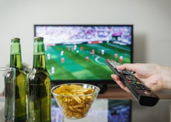 Quarta-feira de futebol: venda de cervejas no pré-jogo faz com que faturamento dos minimercados aumente mais de 50% em apenas 1 hora