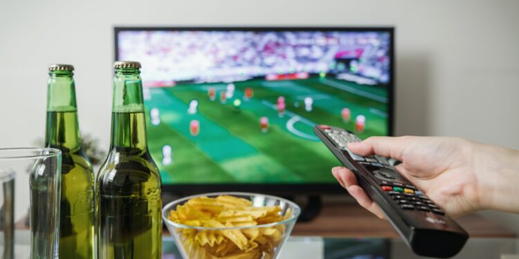 Quarta-feira de futebol: venda de cervejas no pré-jogo faz com que faturamento dos minimercados aumente mais de 50% em apenas 1 hora