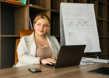 Os desafios do mercado financeiro para elas: Mulheres investidoras tem números melhores, mas ainda são minoria