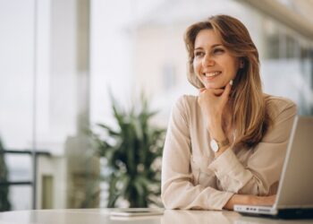 Segundo Insper, número de mulheres em cargos de liderança subiu de 13% para 17%