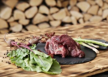 Fundo de Jeff Bezos investe US$ 60 milhões para melhorar sabor de carnes sustentáveis