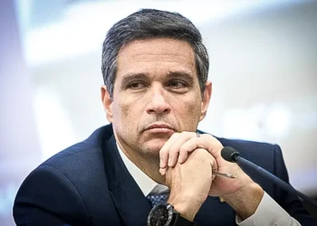 Campos Neto avalia abrir fintech em Miami após BC, segundo fontes