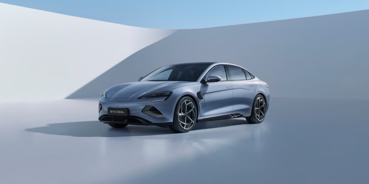 Fabricante chinesa de carros elétricos BYD registra lucro recorde em 2023