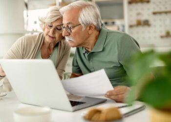 67% dos brasileiros aposentados ganham até um salário mínimo