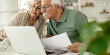 67% dos brasileiros aposentados ganham até um salário mínimo