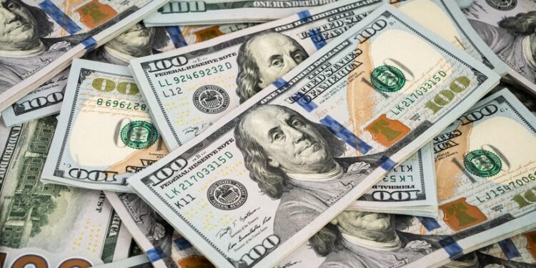 Campos Neto diz que dólar forte é problema, mas situação do Brasil tem sido melhor