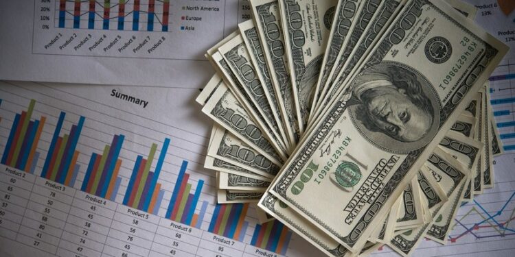 Economia dos EUA desacelera mais do que o esperado no 1º trimestre, com alta de 1,6%