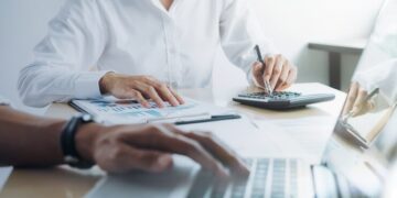 Organização financeira facilita acesso ao microcrédito para pequenos negócios