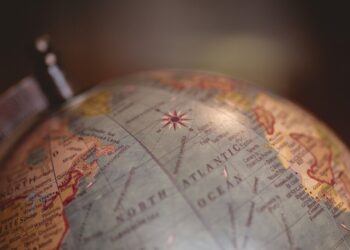 Economia global deve se manter sólida até o fim do ano, aponta pesquisa
