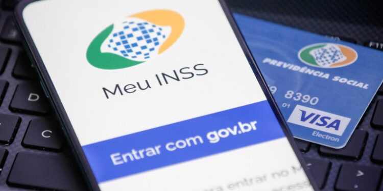 Justiça libera quase R$ 2,4 bi para pagamentos atrasados do INSS; saiba como consultar