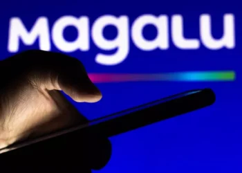 Magazine Luiza (MGLU3) aprova grupamento de ações