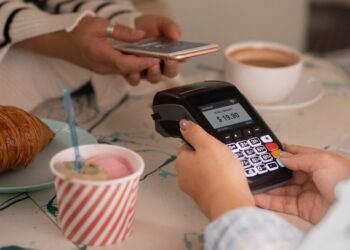 Nuvei lança estudo sobre otimização de pagamentos durante o VTEX DAY