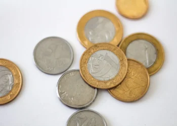 40% dos brasileiros acham que economia estará melhor em seis meses, diz Ipec
