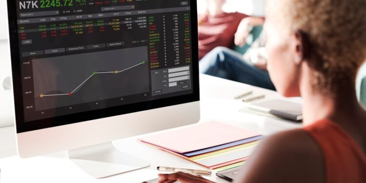 CDB hoje: títulos atrelados à inflação secam e pagam menos; ainda vale investir?