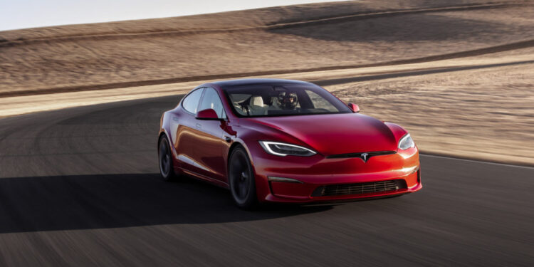 Tesla diminui preços em principais mercados e ações registram queda no 1º tri