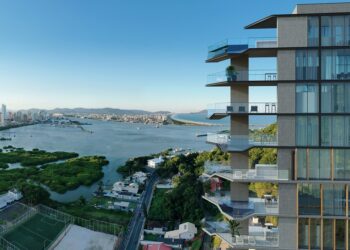 Avaliado em R$ 19,8 milhões, apartamento no litoral catarinense tem campo de golfe privativo e piscina suspensa na varanda