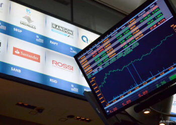 Ibovespa inicia semana com queda de 0,31%, aos 127,7 mil pontos