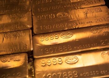 Ouro renova máxima histórica, de olho em tensões geopolíticas e  fraqueza do dólar