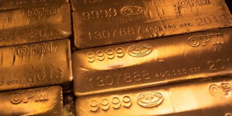 Ouro renova máxima histórica, de olho em tensões geopolíticas e  fraqueza do dólar