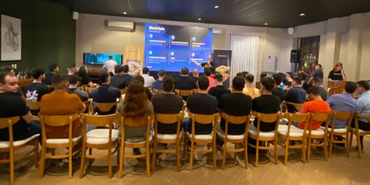 Binance desembarca em Fortaleza para celebrar o “Bitcoin Pizza Day”